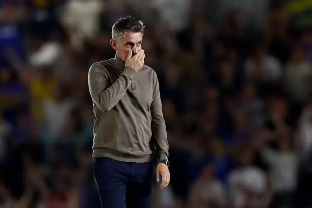 关于曼联主场失利引批评,主帅迎难而上调整战术的信息 关于曼联主场失利引批评,主帅迎难而上调整战术的信息