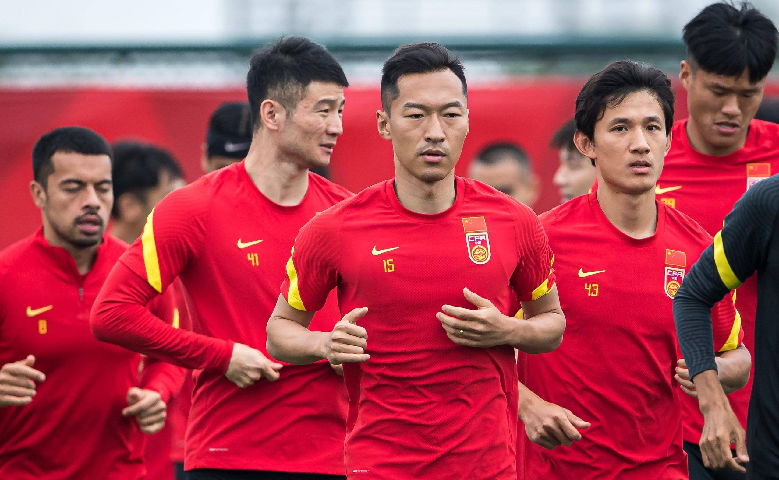 包含足球场上风起云涌,球迷热血沸腾,掌声雷动的词条 包含足球场上风起云涌,球迷热血沸腾,掌声雷动的词条