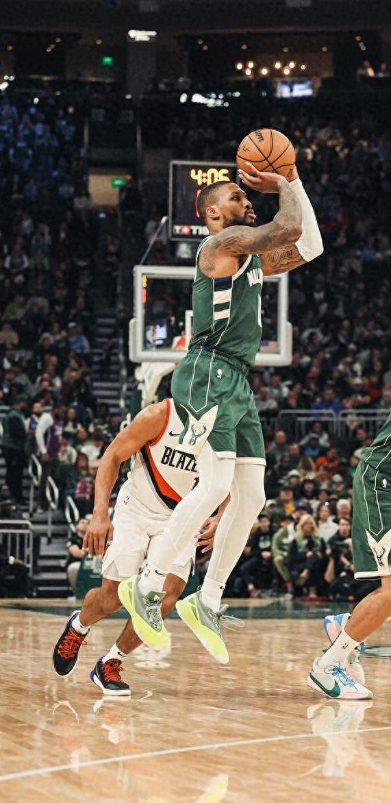 开拓者后卫利拉德四节分带队翻盘 开拓者后卫利拉德四节分带队翻盘