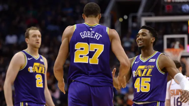 猛龙大胜篮网,东部积分榜领先优势扩大的简单介绍 猛龙大胜篮网,东部积分榜领先优势扩大的简单介绍