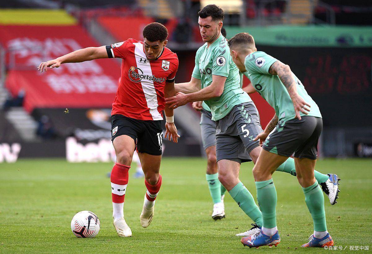 凯泽斯劳滕球队在比赛中彻底压倒对手的简单介绍