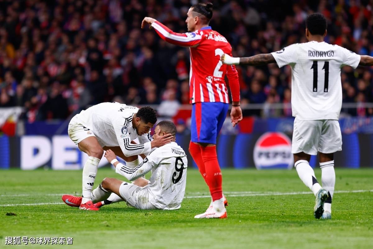 皇马与马竞球员发生冲突,裁判难以控制局面 皇马与马竞球员发生冲突,裁判难以控制局面