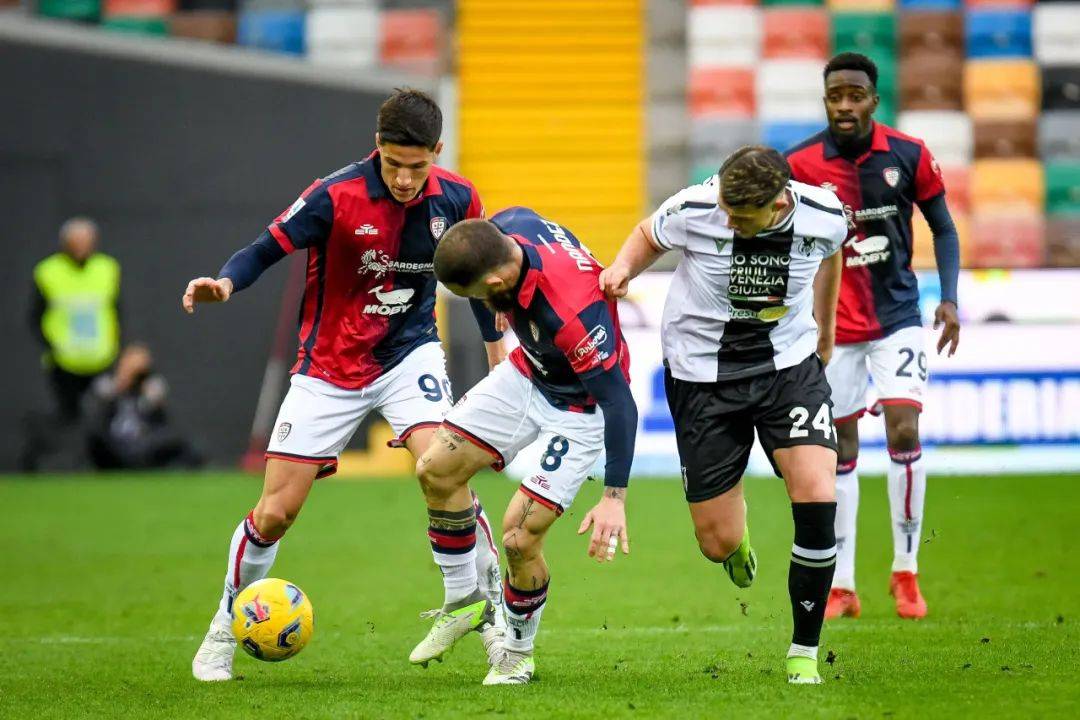 包含卡利亚里客场负于对手，保级形势告急的词条