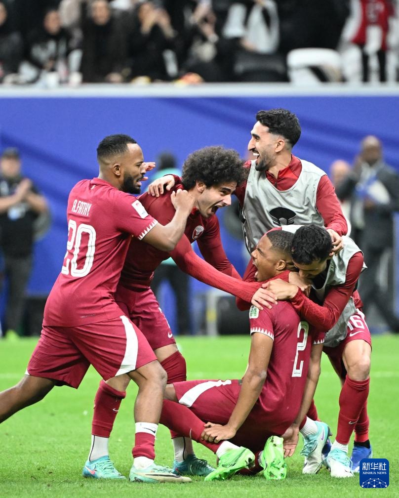 日本队大胜卡塔尔,亚洲杯小组赛表现优异 日本队大胜卡塔尔,亚洲杯小组赛表现优异