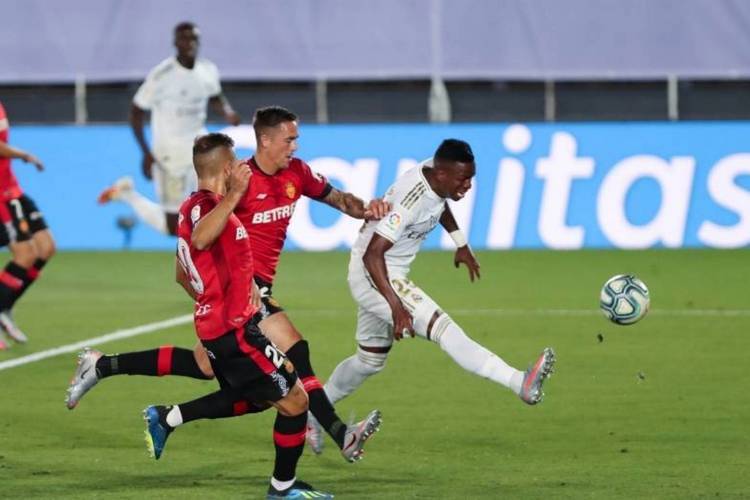 塞维利亚逆袭战胜对手,坚守前四位置 塞维利亚逆袭战胜对手,坚守前四位置