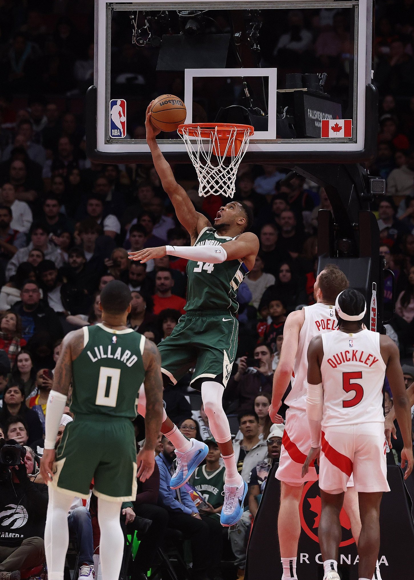 猛龙队vs雄鹿队，比赛激烈精彩