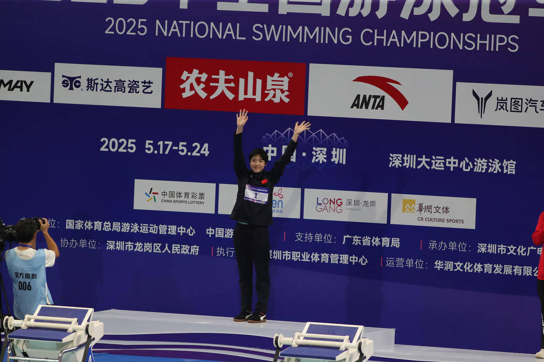 美国游泳选手创造新成绩夺得冠军 美国游泳选手创造新成绩夺得冠军