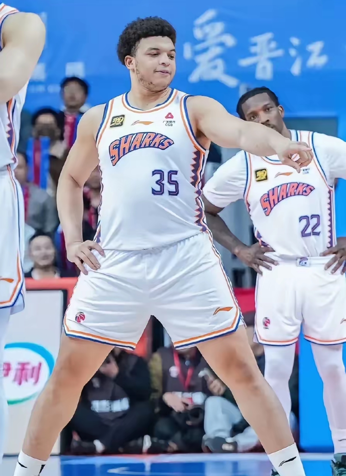 上海队成功防守，战胜强大对手