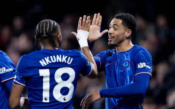 南安普顿主场战平富勒姆,英超保级形势严峻 南安普顿主场战平富勒姆,英超保级形势严峻