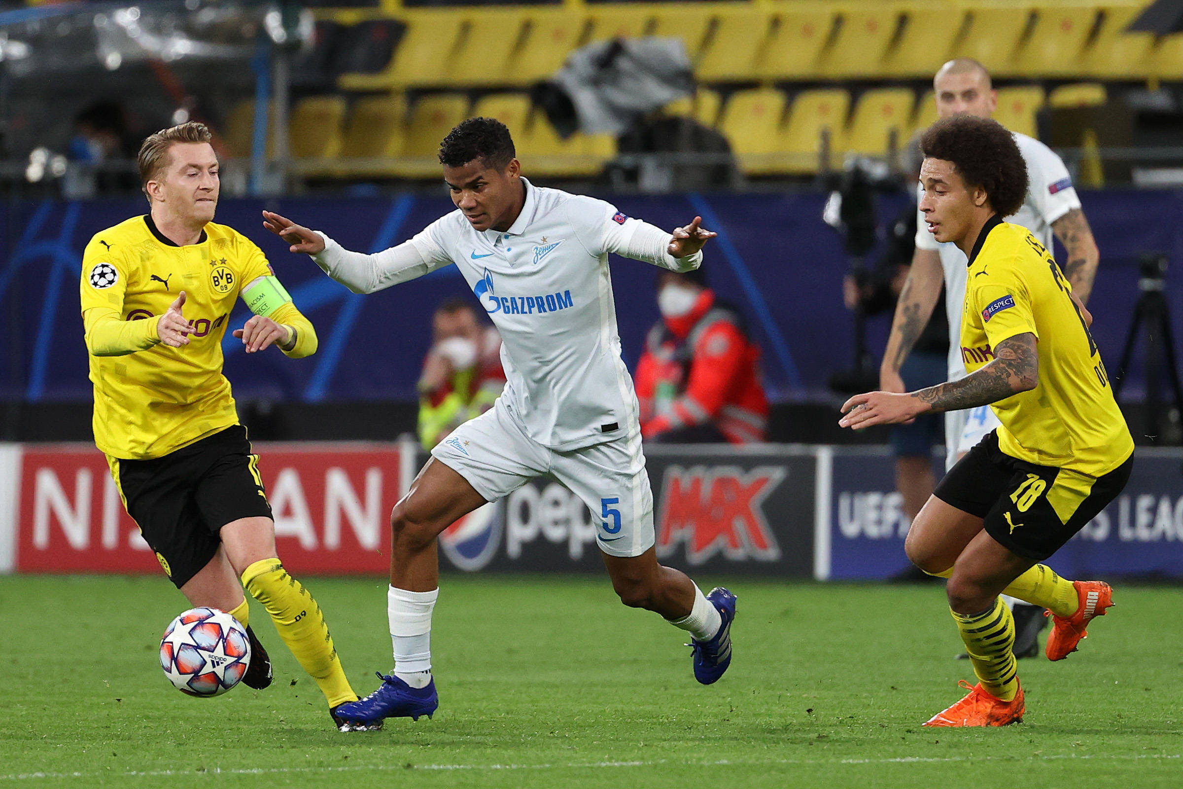 多特蒙德客场输给波尔图，遭遇挫折