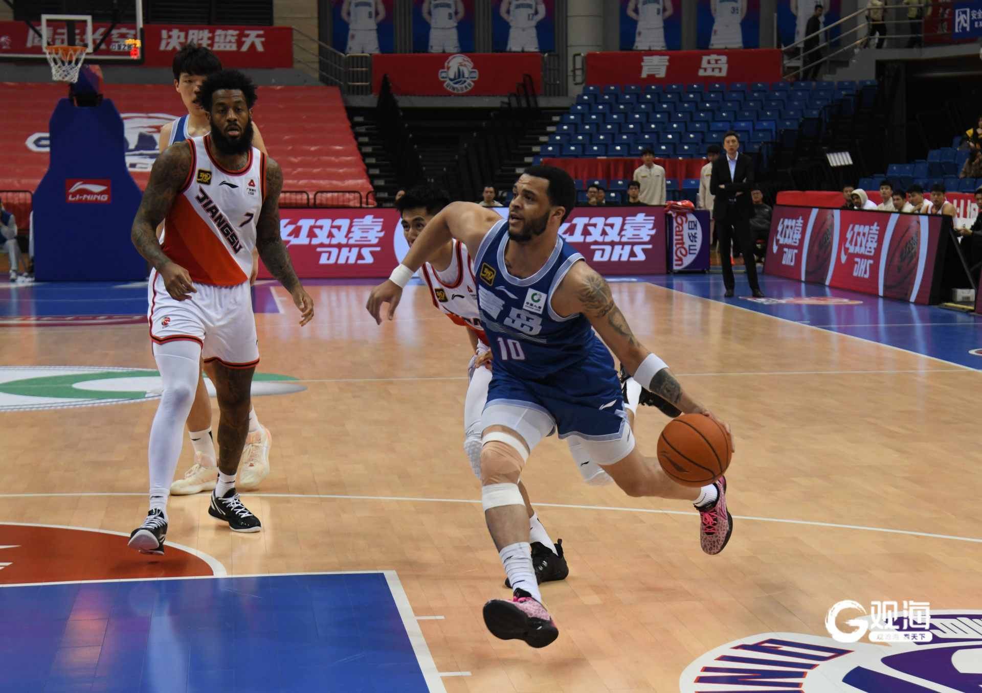 青岛男篮备战新征程,士气高昂 青岛男篮备战新征程,士气高昂