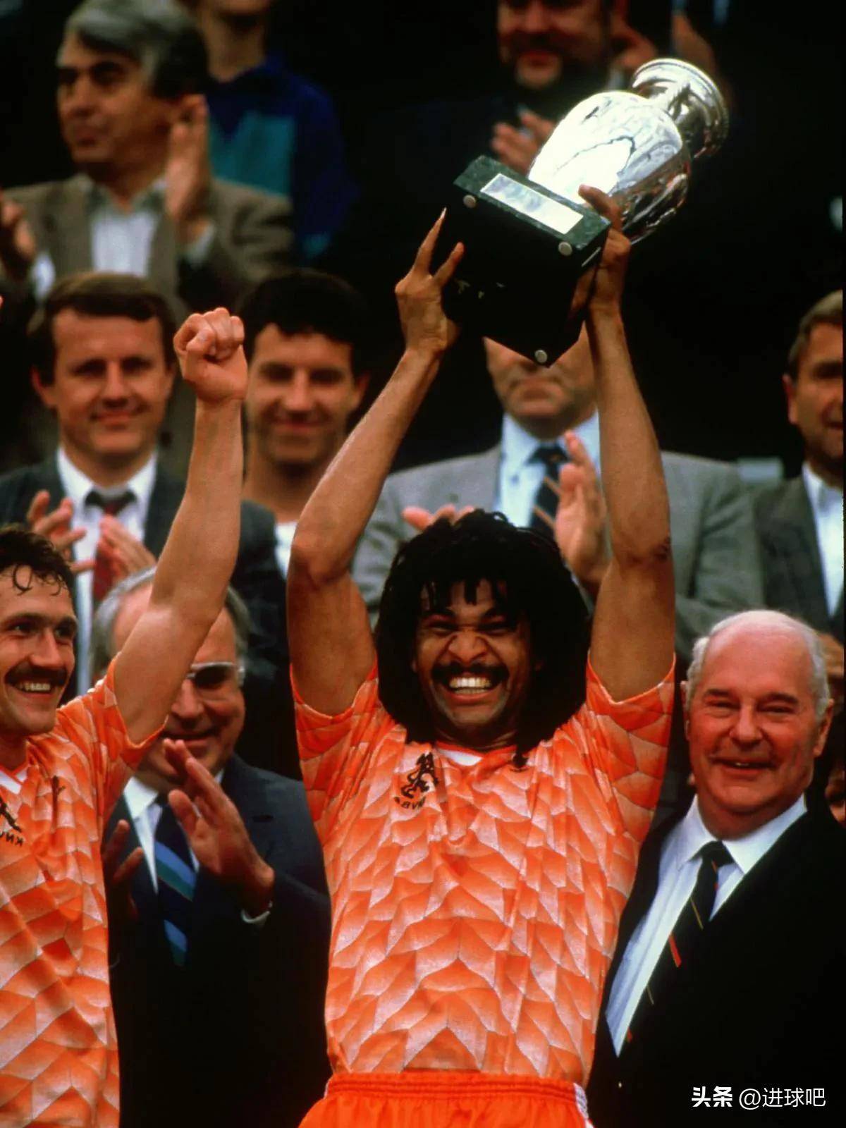 包含荷兰队成功晋级,欧锦赛四强梦想照进现实的词条 包含荷兰队成功晋级,欧锦赛四强梦想照进现实的词条