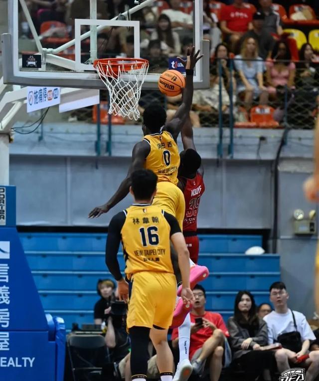 巴西篮球联赛举行篮球公益赛 巴西篮球联赛举行篮球公益赛