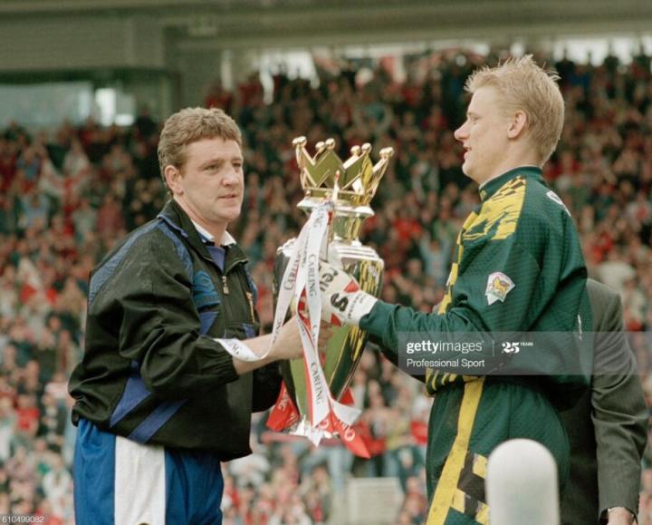 门神神勇抱关,球队守住胜局实现卫冕 门神神勇抱关,球队守住胜局实现卫冕