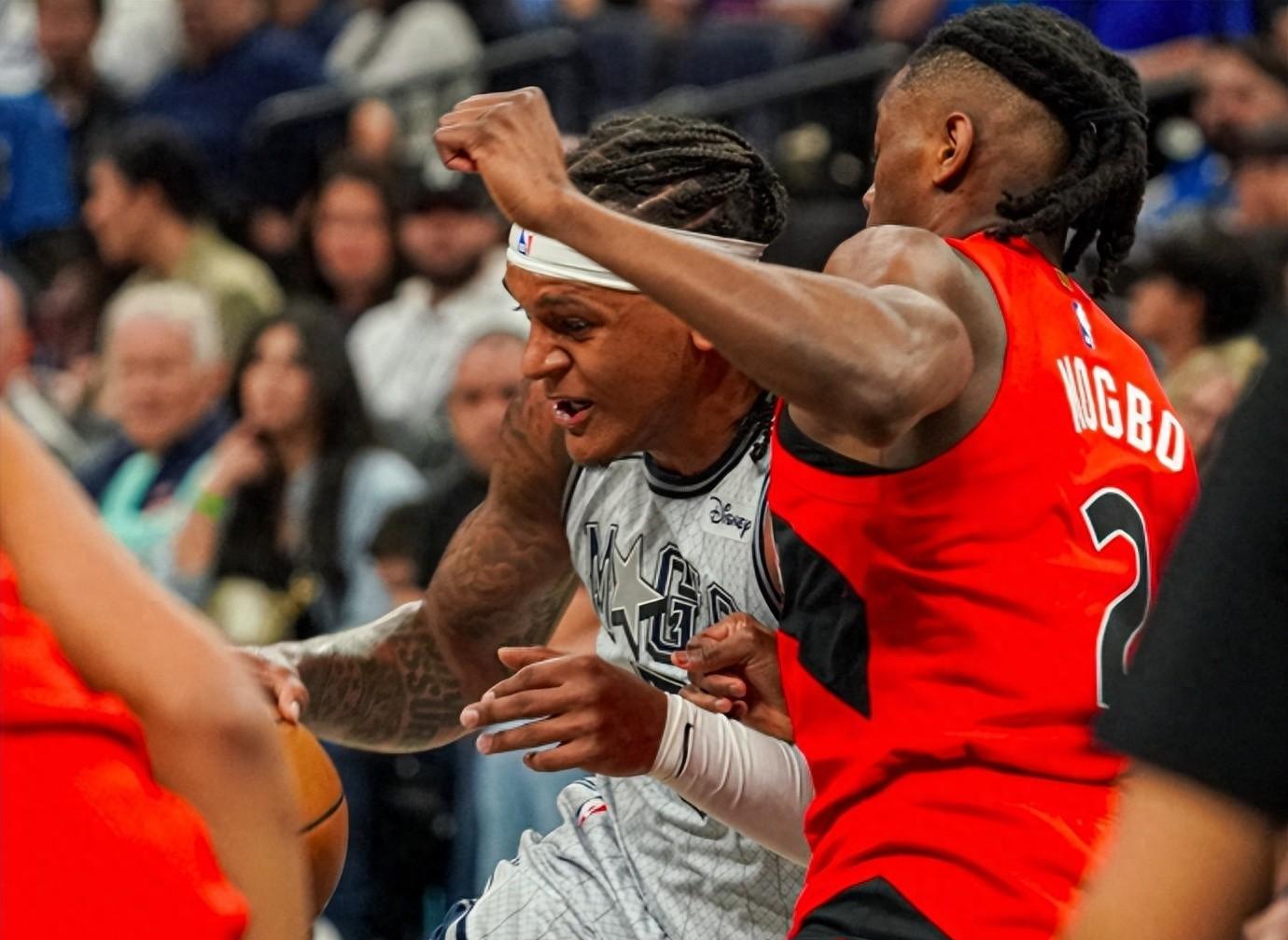 猛龙队双枪联手进攻猛烈,领先分差拉大 猛龙队双枪联手进攻猛烈,领先分差拉大