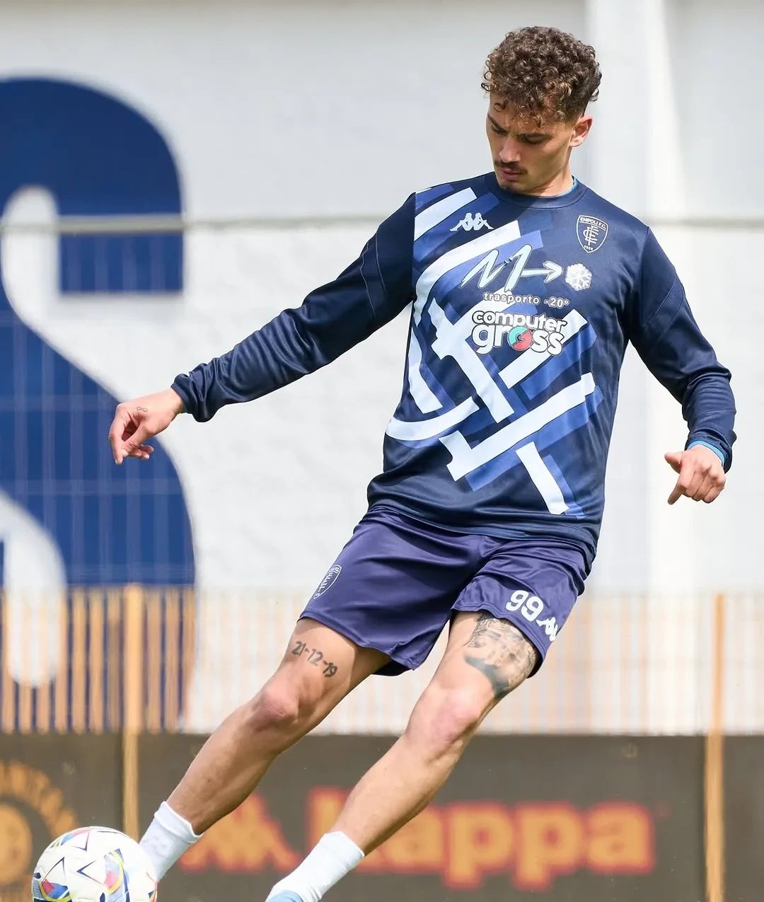 那不勒斯前锋破门得分，帮助球队获得胜利