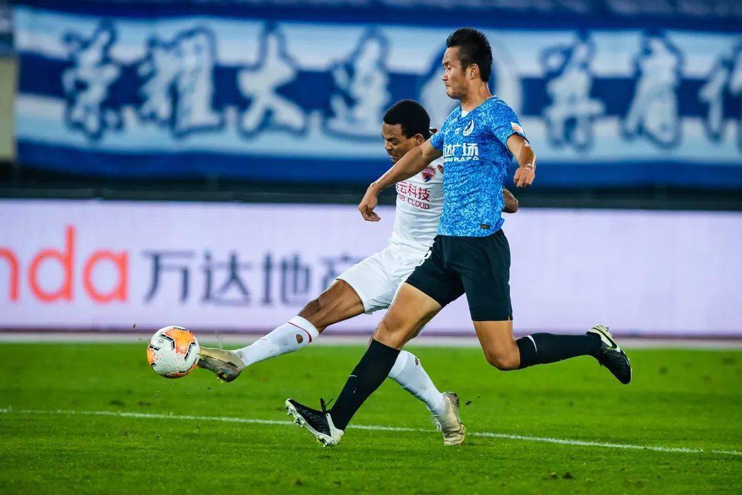 关于广州富力主场战胜深圳佳兆业，取得关键胜利的信息