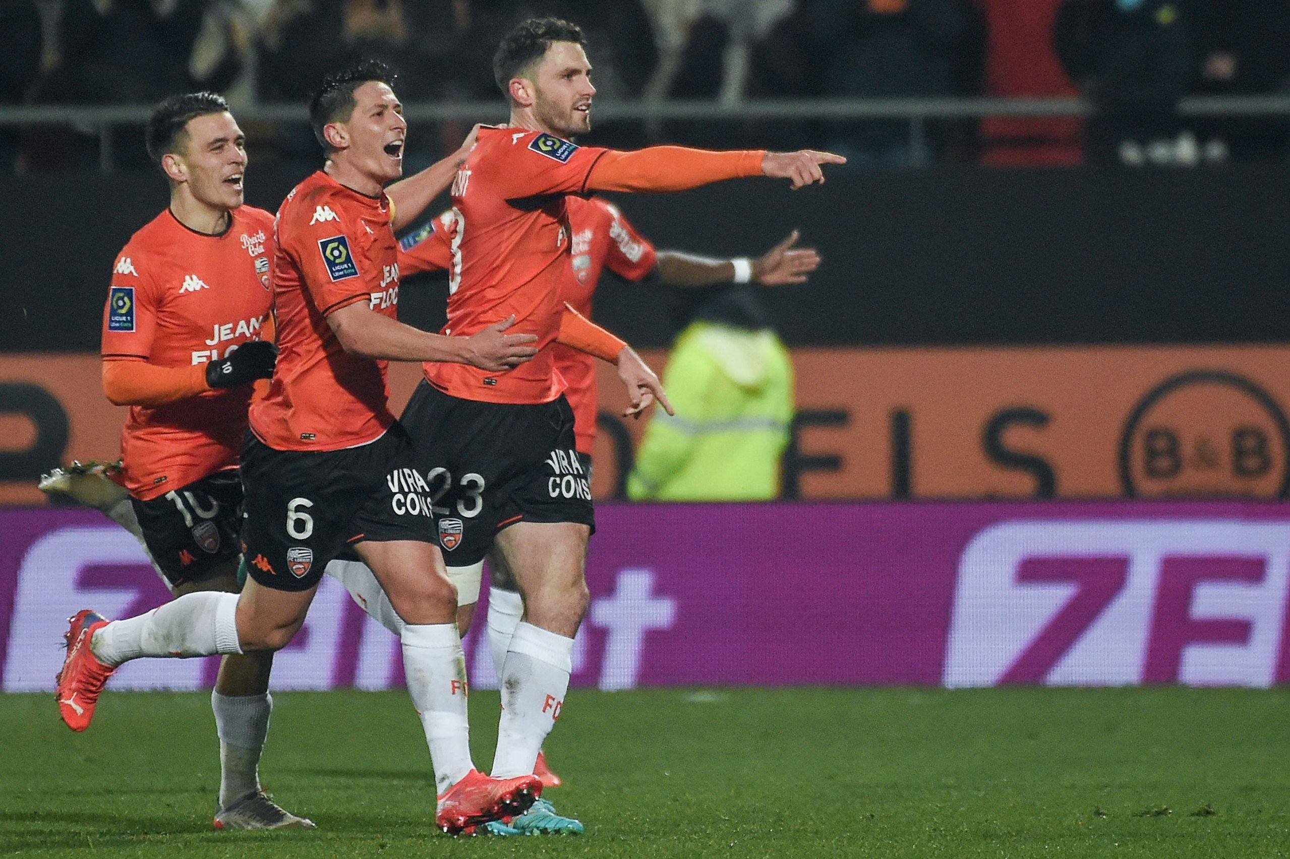 里昂队客场获胜,势不可挡争夺冠军的简单介绍 里昂队客场获胜,势不可挡争夺冠军的简单介绍