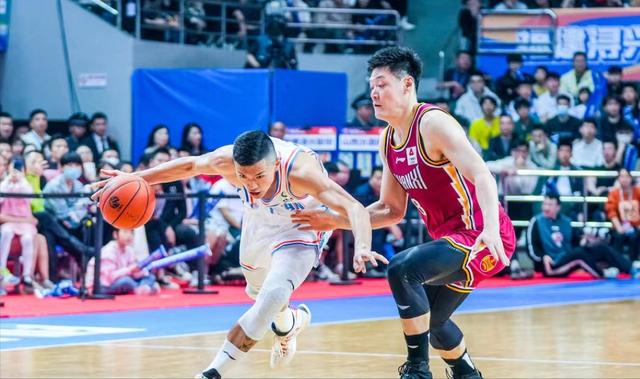 球队备战争夺冠军,冲刺最后时刻不畏艰难的简单介绍 球队备战争夺冠军,冲刺最后时刻不畏艰难的简单介绍