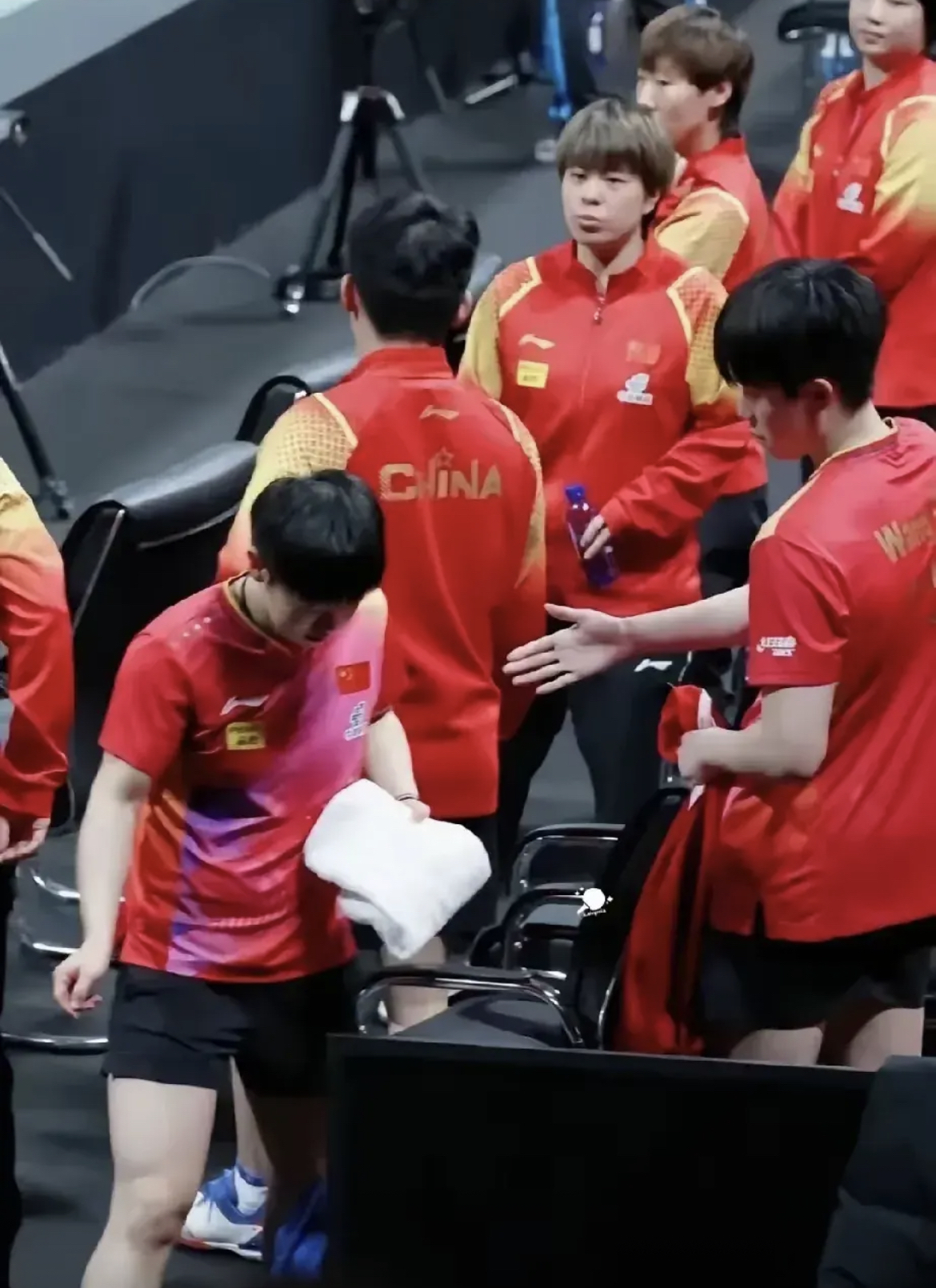 DK鏖战MAD,Chovy拿下关键大龙激烈交锋四强赛,点燃全场激情 DK鏖战MAD,Chovy拿下关键大龙激烈交锋四强赛,点燃全场激情