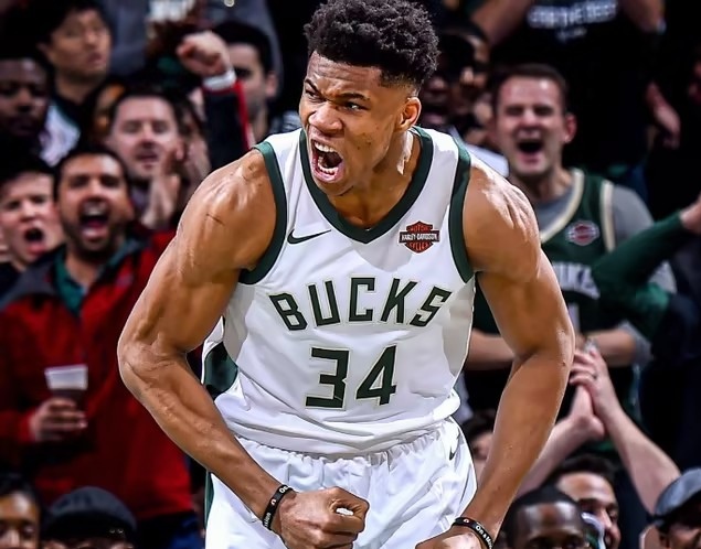 雄鹿逆转击败篮网，字母哥砍下30+10