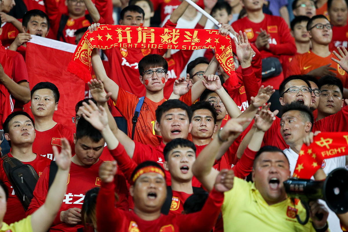 央视独家报道国内足球盛况,球迷热情高涨 央视独家报道国内足球盛况,球迷热情高涨