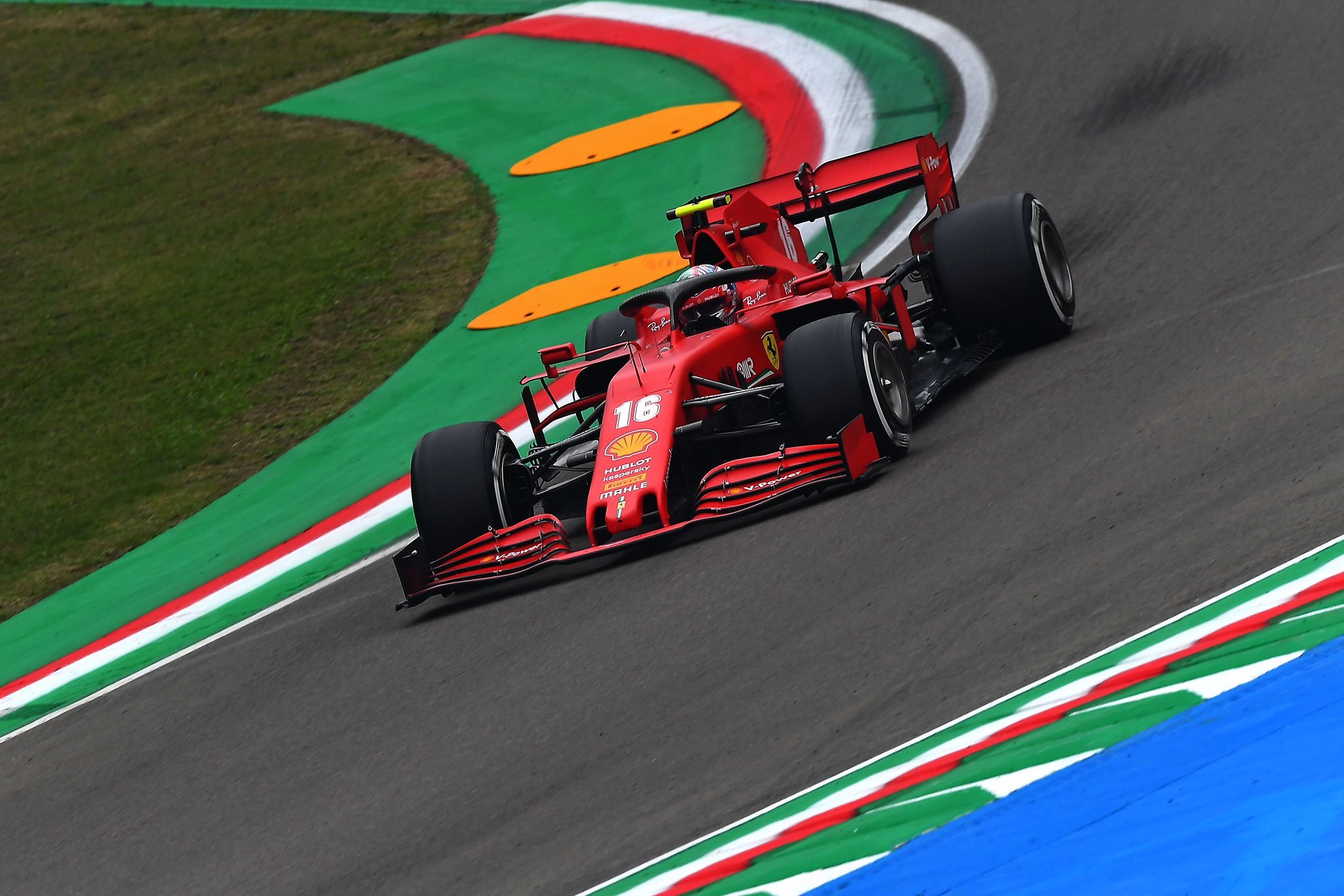 梅赛德斯横扫威廉姆斯，佩雷兹状态火热的简单介绍