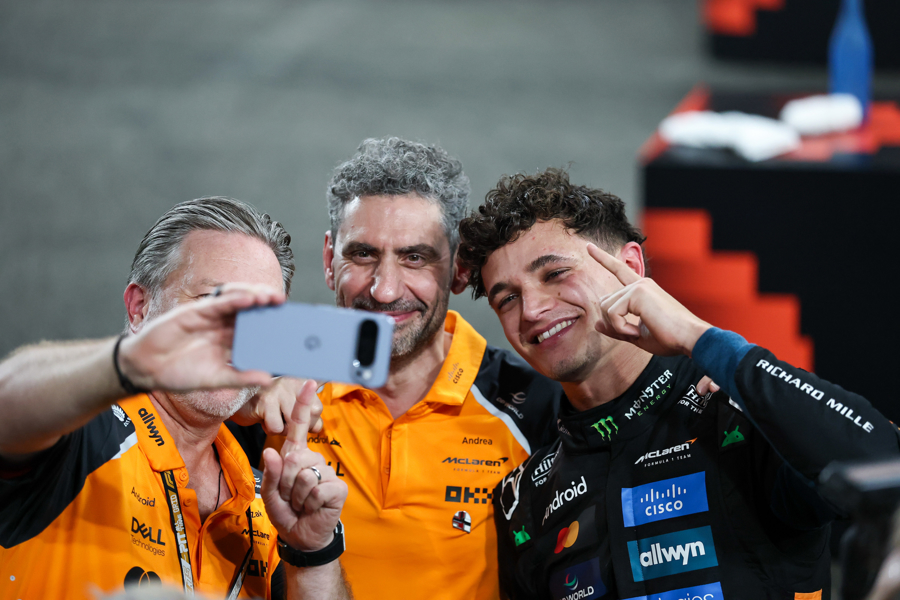 包含红牛车队险胜雷诺车队，诺里斯高光表现的词条