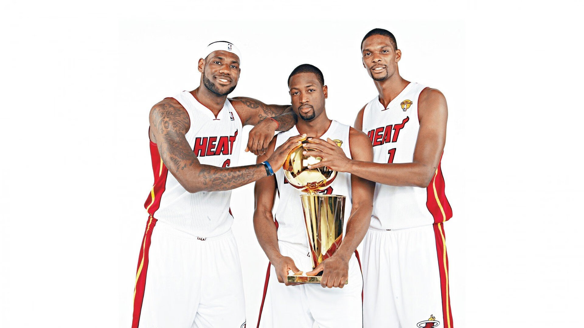 东方焰火与钢铁洪流，久保建英点燃的夜晚，乌克兰写下蓝黑诗篇